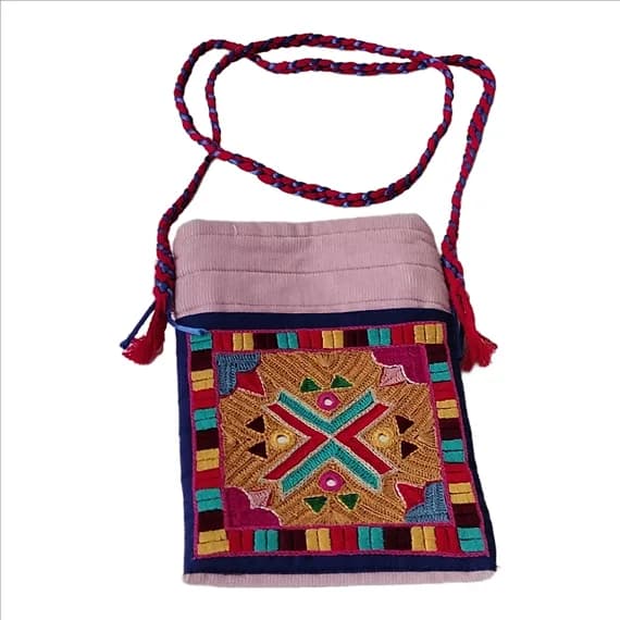 Kasuti Crossbody Pouch
