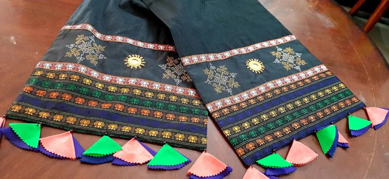 Black Kasuti Stole with Mirror Work